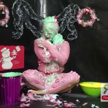 Ready2Wam Studio: Messy Christmas Edition: Maya