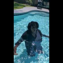 gsdwetlook: Nubia in the Pool in Her Tight Leggings and Shirt