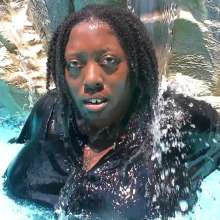 gsdwetlook: Nubia in the Pool in Her Tight Leggings and Shirt