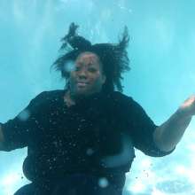 gsdwetlook: Nubia in the Pool in Her Tight Leggings and Shirt