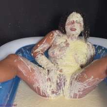 RevSlymsford: Saoirse's Hot Wank While Being Covered In Creamed Corn