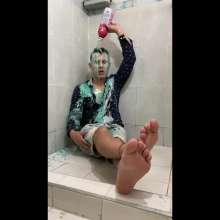 MessyGuys: Stevan Plays with Feet+slimes
