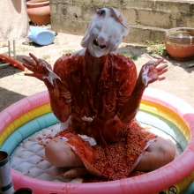 Thefetishgirl: The Baked Beans Fun in the Pool