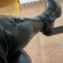 Wam Bagheera Studio: The Sexy Leather Kitten Plays With A Lot of Eggs