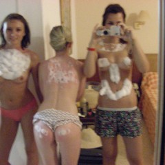 jonjimshorts: Girls playin with cakes/cream