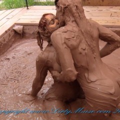Dirty Muse: Muddy Lesbians at play.