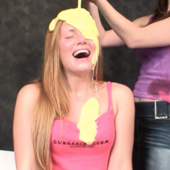noise: Amber And The Tank Top