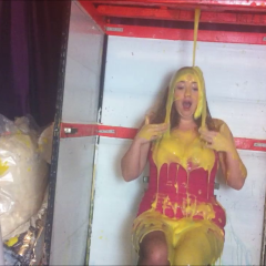 CandyCustard: Maria's dress inflates with custard from above!