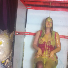 CandyCustard: Maria's dress inflates with custard from above!