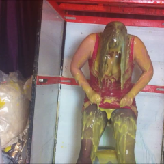 CandyCustard: Maria's dress inflates with custard from above!