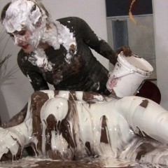 Messygirl: Pics from a new download: Baking with Hannah