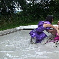 FOXY: Mudfight and mudplay