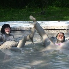 FOXY: Mudfight and mudplay