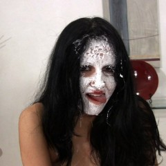 Messygirl: Pics from a New and Extreme Messygirl Download