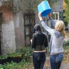 eileenvogel: Eileen and Leila having a waterfight