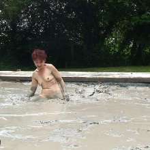FOXY: Video fantastic with Leeloo in mud
