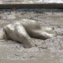 FOXY: Video fantastic with Leeloo in mud