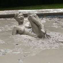 FOXY: Video fantastic with Leeloo in mud
