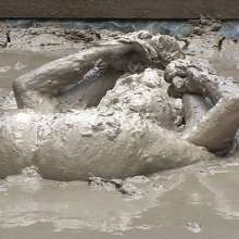 FOXY: Video fantastic with Leeloo in mud