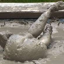 FOXY: Video fantastic with Leeloo in mud