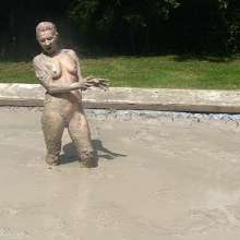 FOXY: Video fantastic with Leeloo in mud