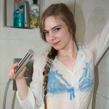WetLookStu: Alice in the shower