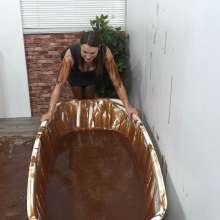 MostWam: Charlotte's Chocolate Bath