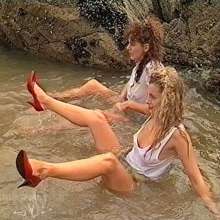 katew: Karen and Zeta in the sea