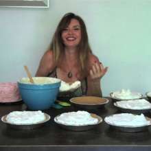 Messygirl: Time to Make the Pies with Mrs. Bee