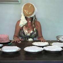 Messygirl: Time to Make the Pies with Mrs. Bee