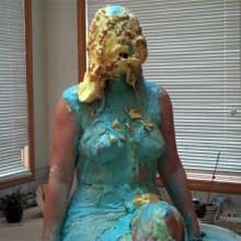 Messygirl: Mrs. Bee is Going to a Garden Party!