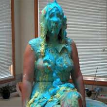 Messygirl: Mrs. Bee is Going to a Garden Party!