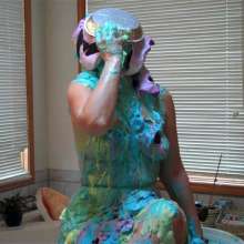 Messygirl: Mrs. Bee is Going to a Garden Party!
