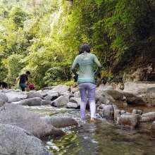 Wetlook-Niro: Tight white jeans in river