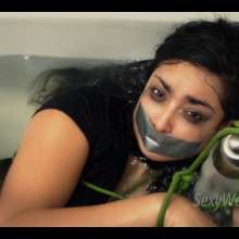 Alana SexyMessyBabes: Bathtub Bondage wet panty hose and heels