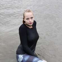 eileenvogel: Eileen relaxing on the beach