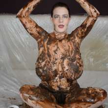 MessyCleo: Come and play with me. I tell you how to get messy and make you cum!