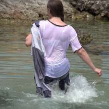 LisaMoomin: Casey Levi's And Hoodie In The Sea