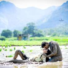 TimsMessyFiction: Indian Newlyweds in the Mud