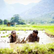 TimsMessyFiction: Indian Newlyweds in the Mud