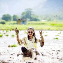 TimsMessyFiction: Indian Newlyweds in the Mud