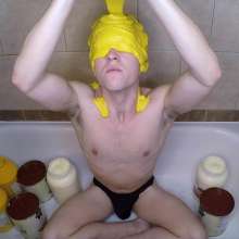 Alexxx: Alex Bathes in Condiments