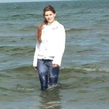 EuroWAMstore: Caroline Wets Her Boots and Jeans