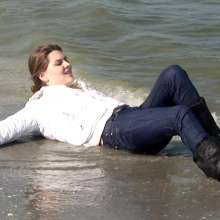 EuroWAMstore: Caroline Wets Her Boots and Jeans