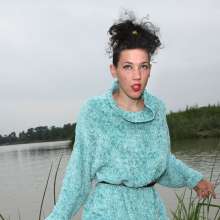 FOXY: Sweater in mud--download