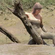 FOXY: Muddy encasement