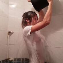 Top Messy Girls: Ice Water without a Bra!