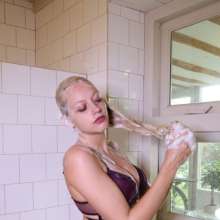 eileenvogel: Eileen and tons of shaving foam
