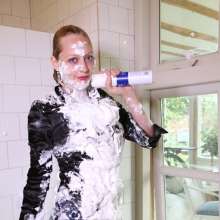 eileenvogel: Eileen and tons of shaving foam