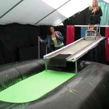 LiquidX: The Plunga!: Financier Jo vs Beautician Issy